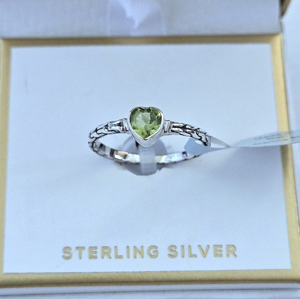 Annika Witt Dainty Peridot Heart💚 Ring💍 - NIB - Picture 13 of 16